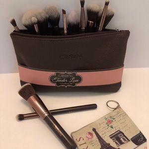 Beauty Creations Brush set bonus Paris coin purse
